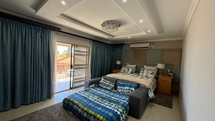 5 Bedroom Property for Sale in Roylglen Gardens Northern Cape